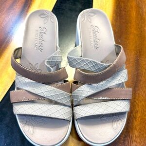 Sketchers comfort slides